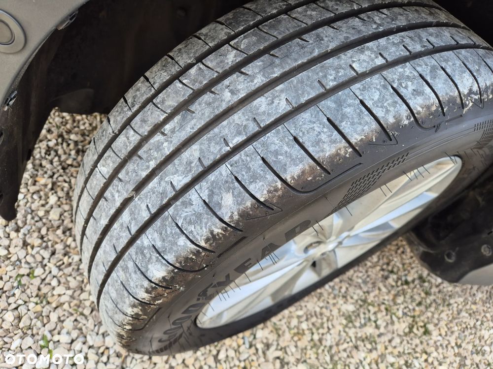 Ford Kuga 2.0 TDCi 2x4 Titanium - 18