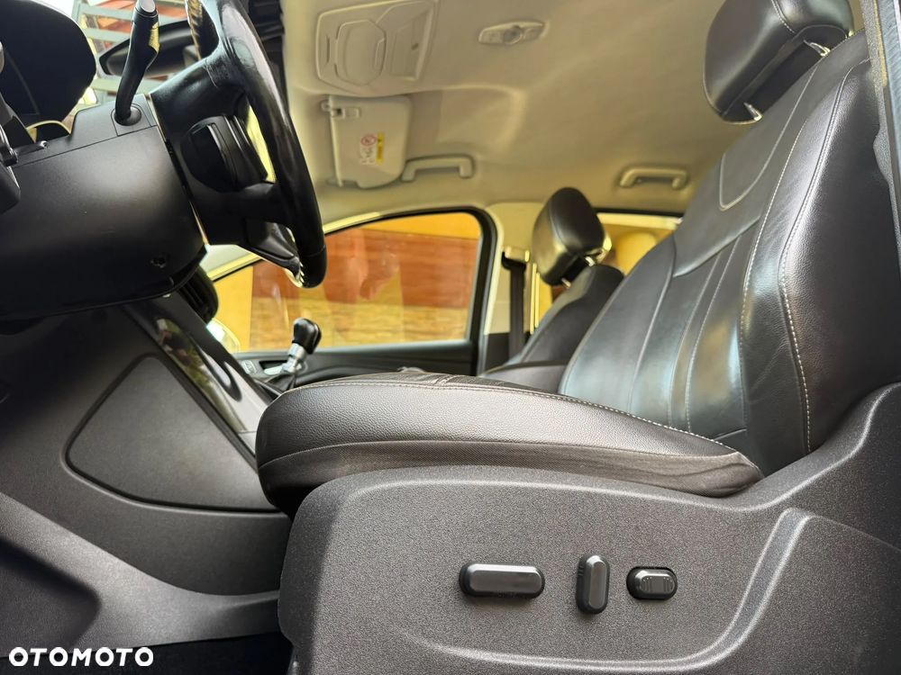 Ford Kuga 2.0 TDCi 2x4 Titanium - 16
