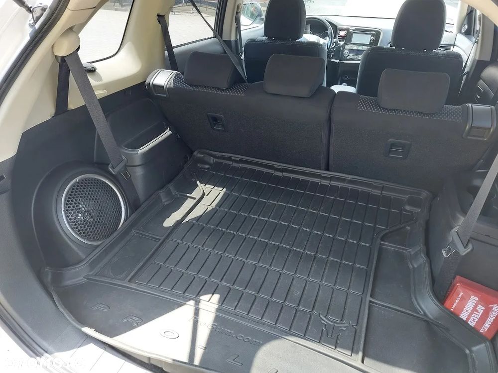 Mitsubishi Outlander 2.2 DID Intense + 4WD - 6