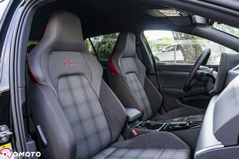 Volkswagen Golf - 28