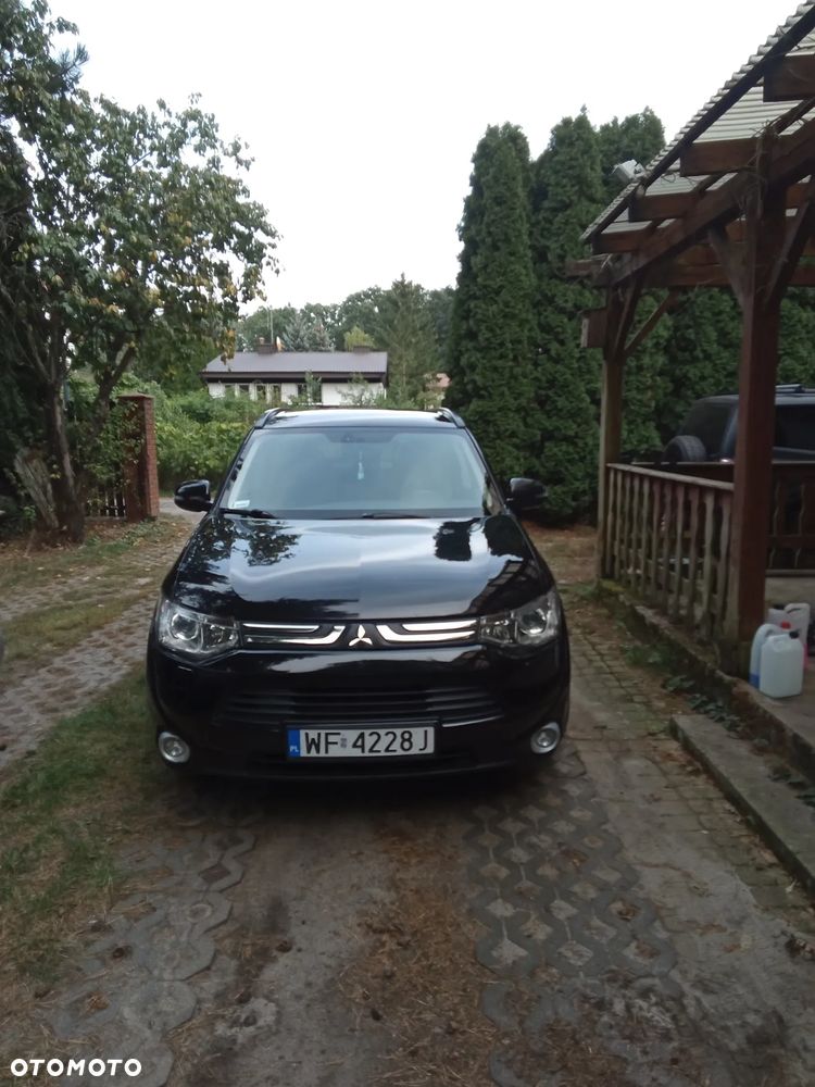 Mitsubishi Outlander 2.0 Intense + - 10