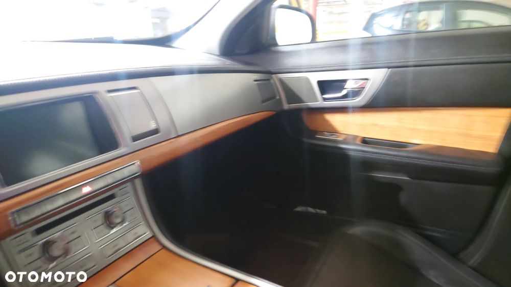 Jaguar XF 3.0 V6 Luxury - 18