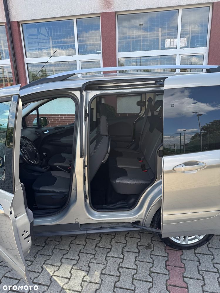 Ford Tourneo Courier 1.0 EcoBoost Titanium - 24