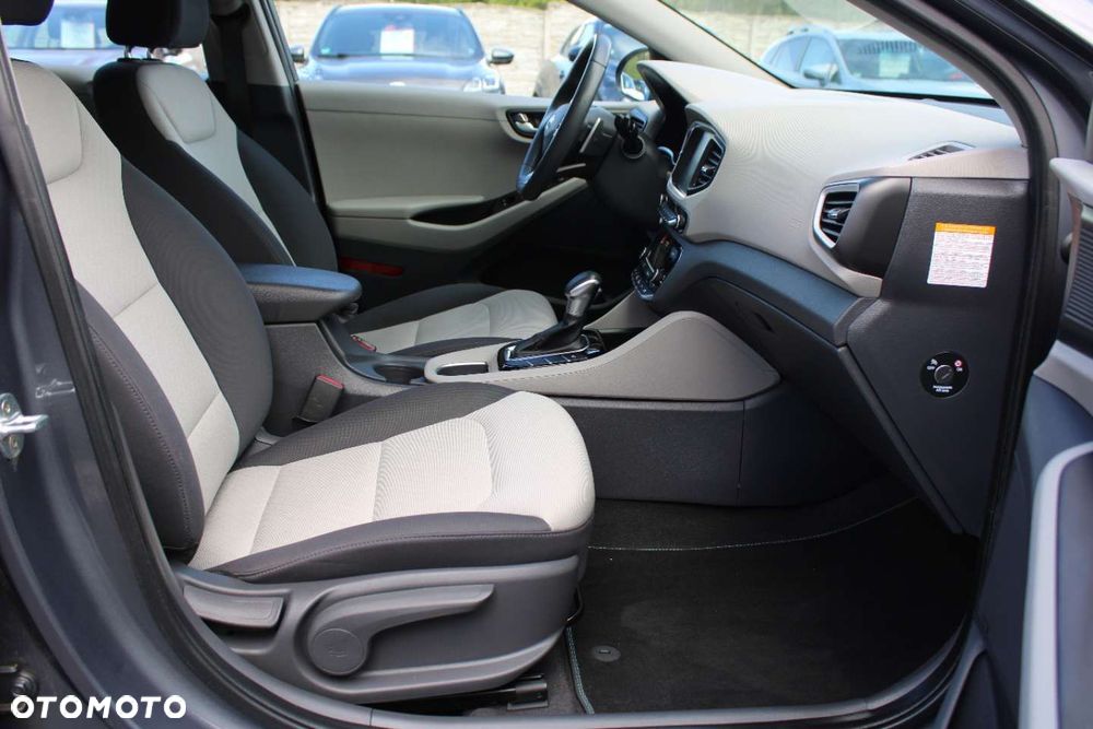 Hyundai IONIQ - 28