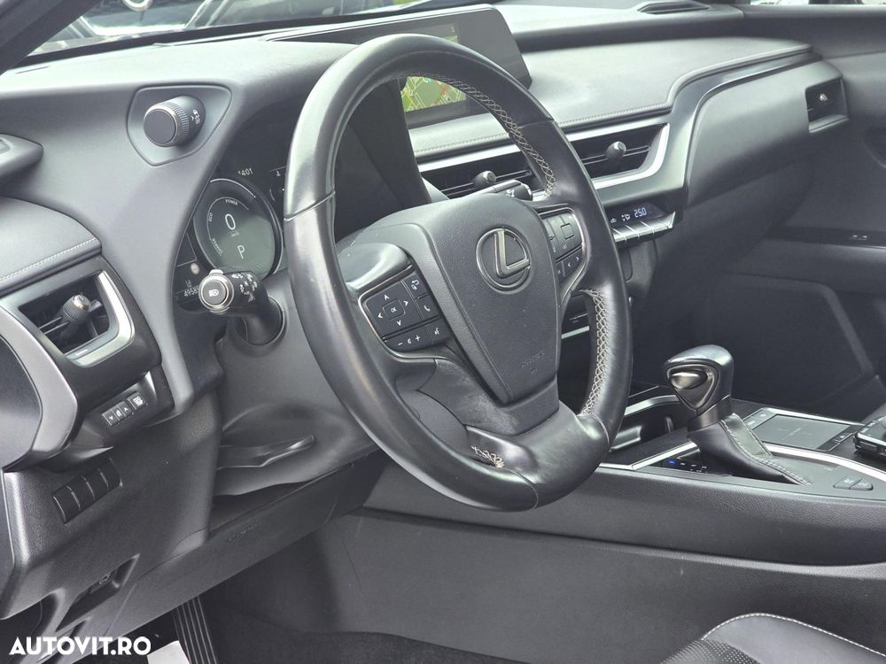 Lexus UX 250h Luxury Line - 13