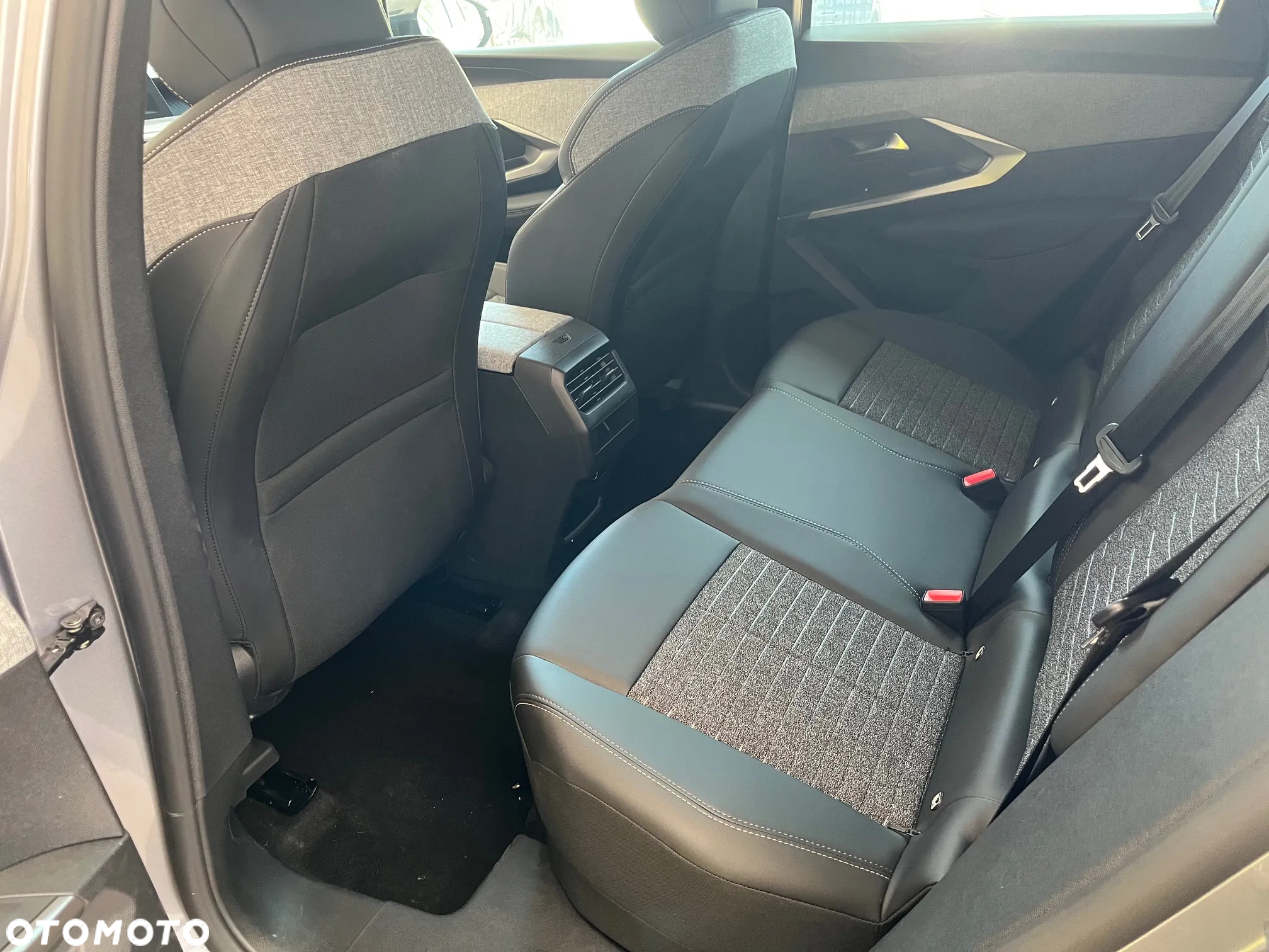 Peugeot 3008 1.2 PureTech mHEV Allure e-DCS6 - 4
