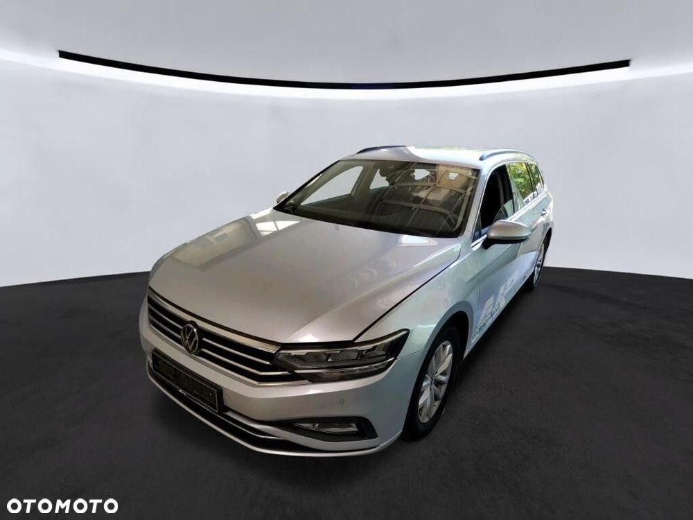 Volkswagen Passat - 1