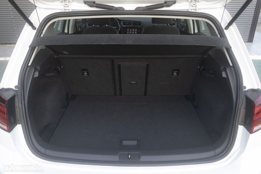 VW Golf 1.6 TDI Highline DSG - 24