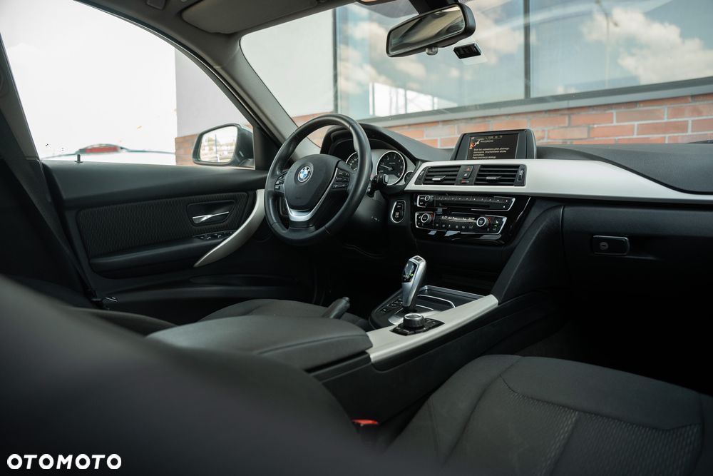 BMW Seria 3 318d - 29