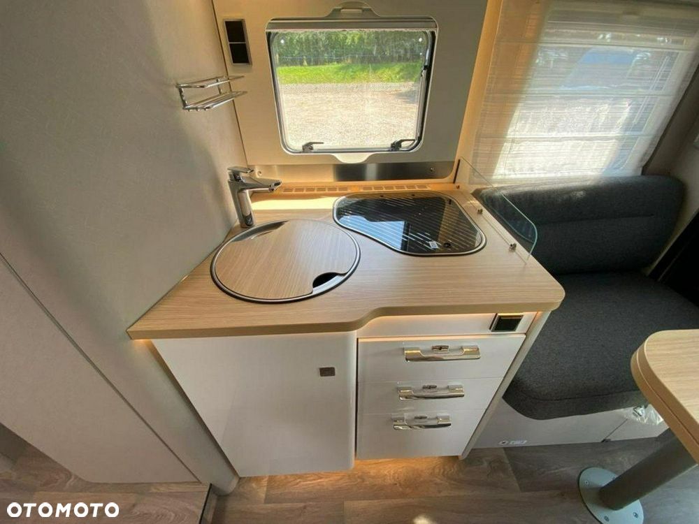 Hymer-Eriba Tramp S 685 - półintegra w układzie face to face - 17
