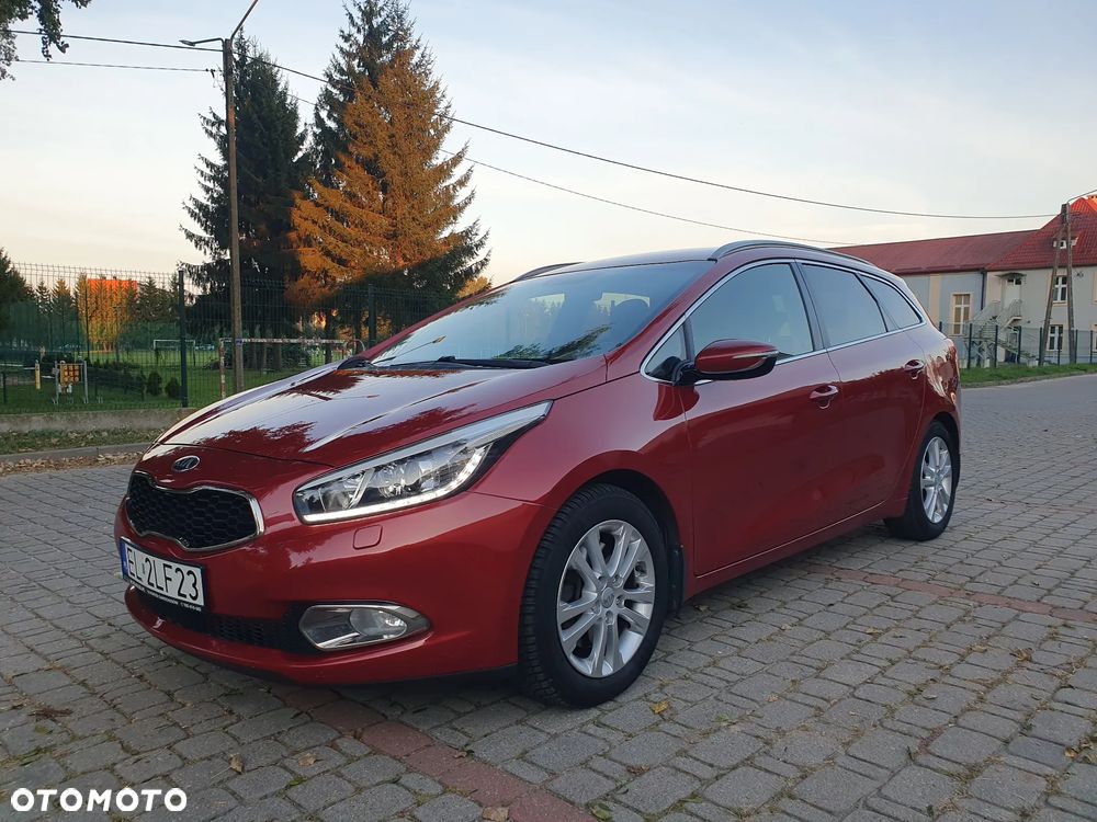 Kia Ceed 1.6 GDI SW Dream Team Edition - 1