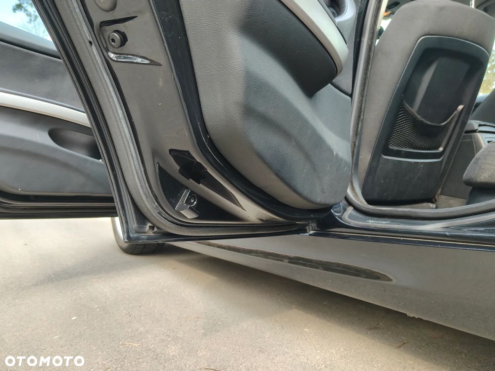 BMW Seria 3 318i - 11