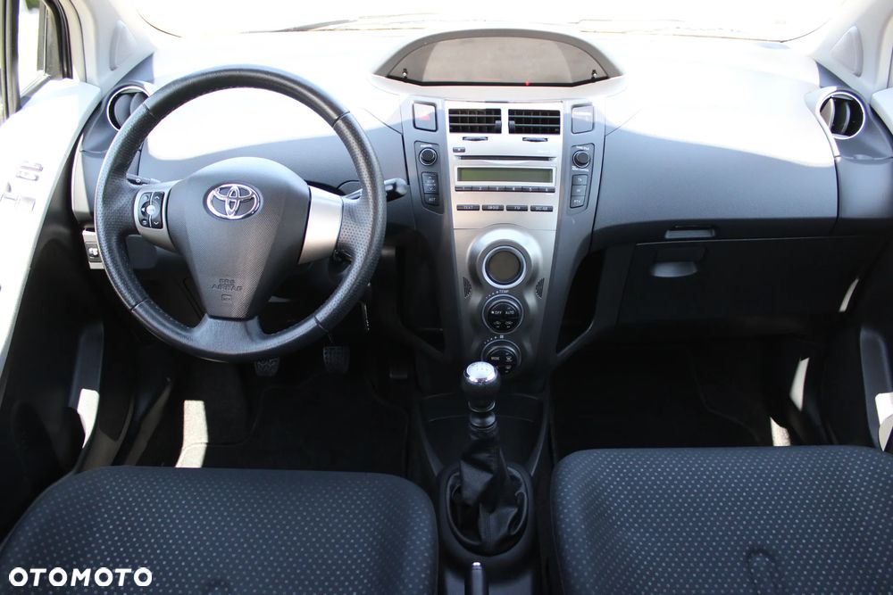 Toyota Yaris 1.33 VVT-i Executive - 28