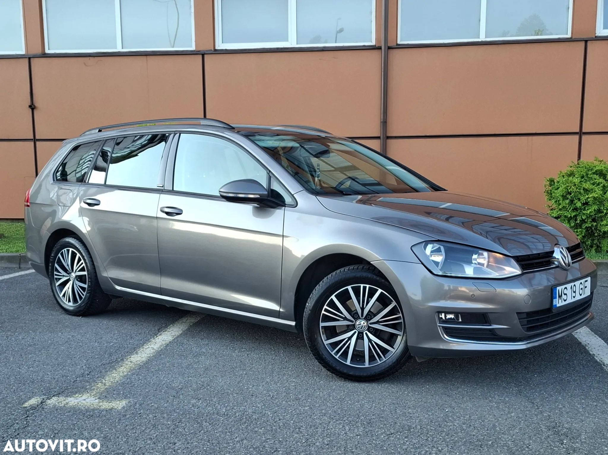 Volkswagen Golf Variant 1.6 TDI (BlueMotion Technology) Trendline - 1