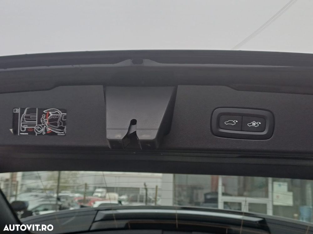 Volvo V60 B4 MHEV AT8 FWD Momentum Pro - 7