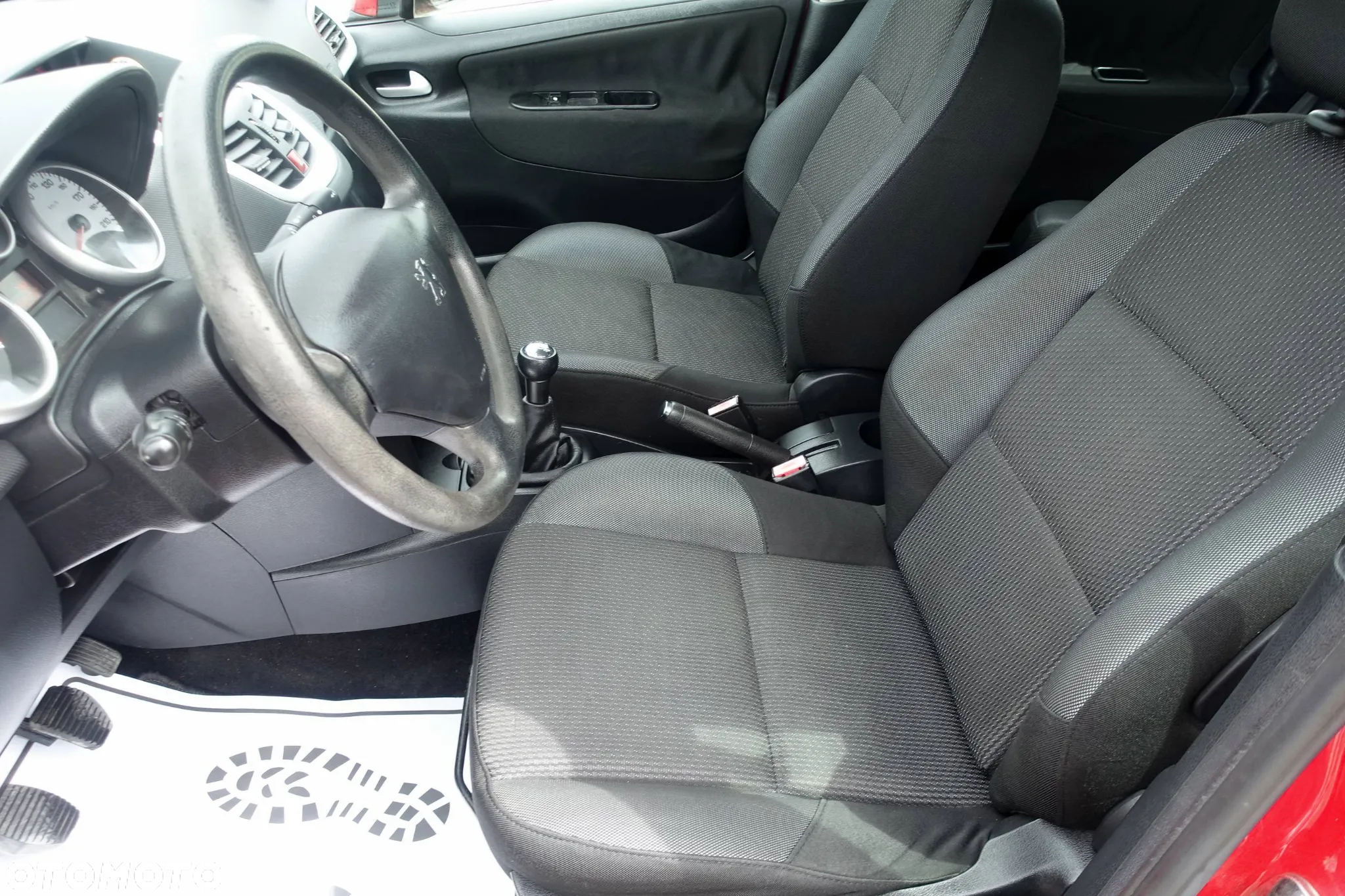 Peugeot 207 - 13