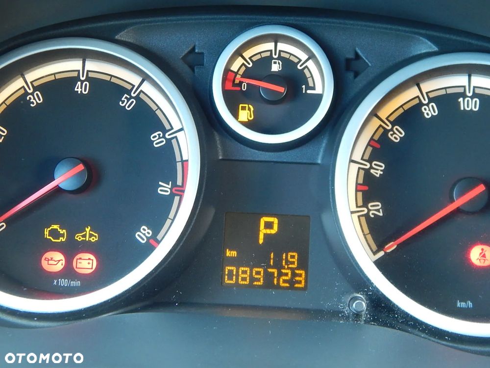 Opel Corsa 1.4 16V Cosmo - 14