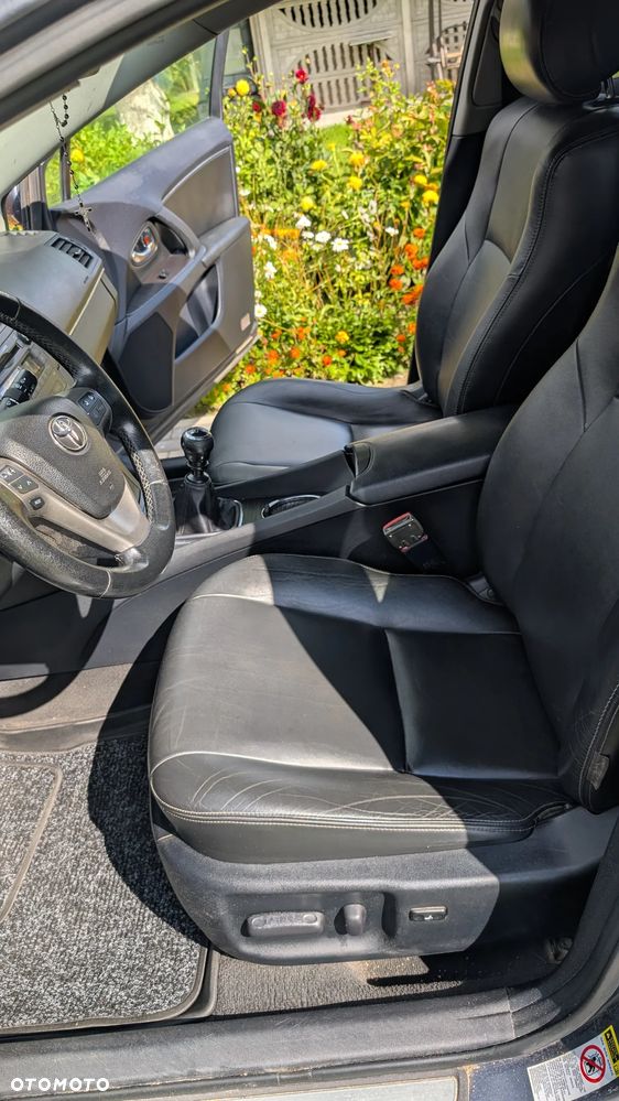 Toyota Avensis - 8