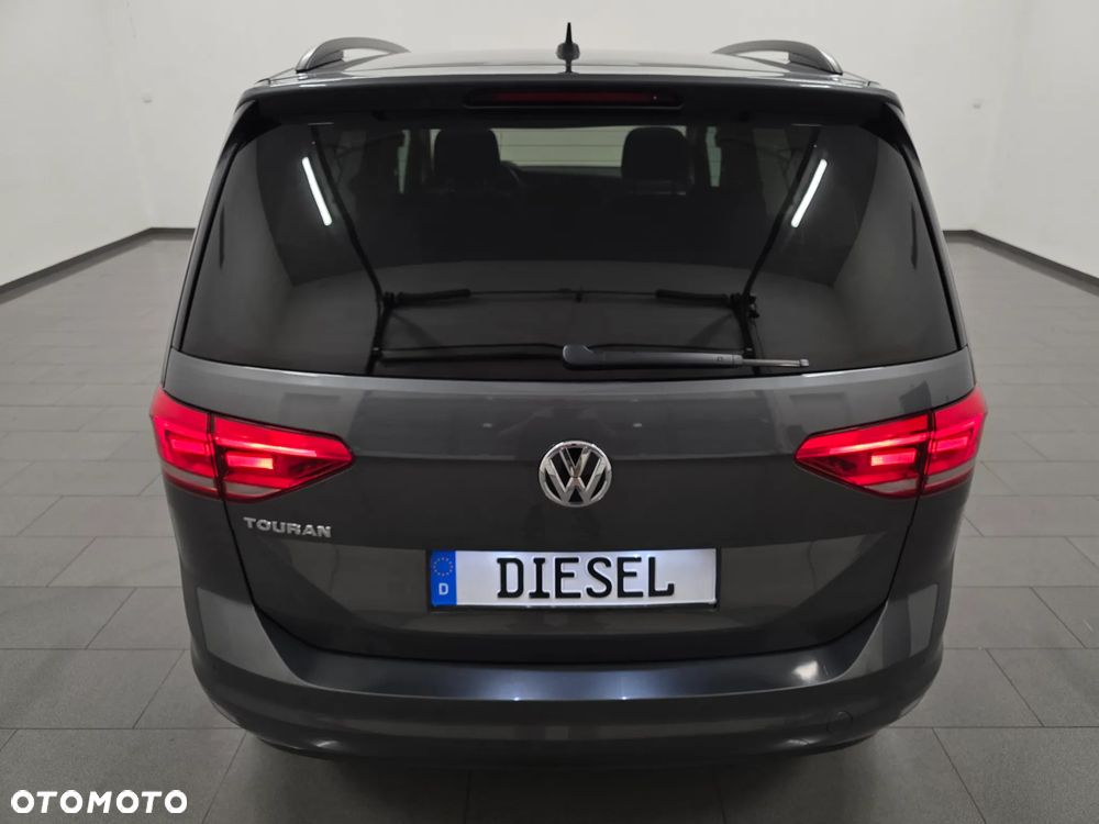 Volkswagen Touran - 37