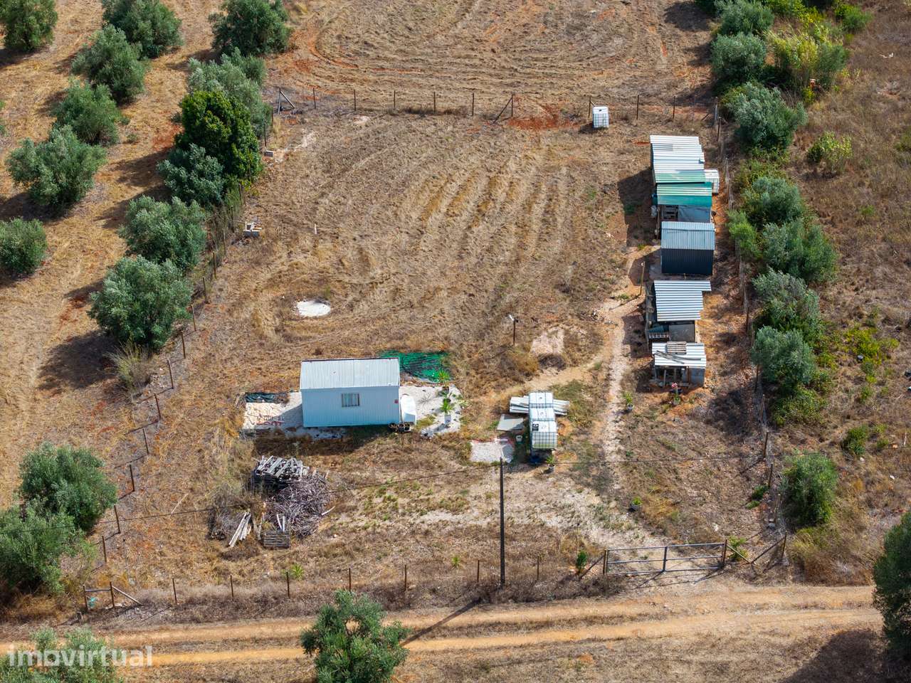 TERRENO 4 000 M2 + 1 CONTENTOR + ANEXOS - Grande imagem: 2/23