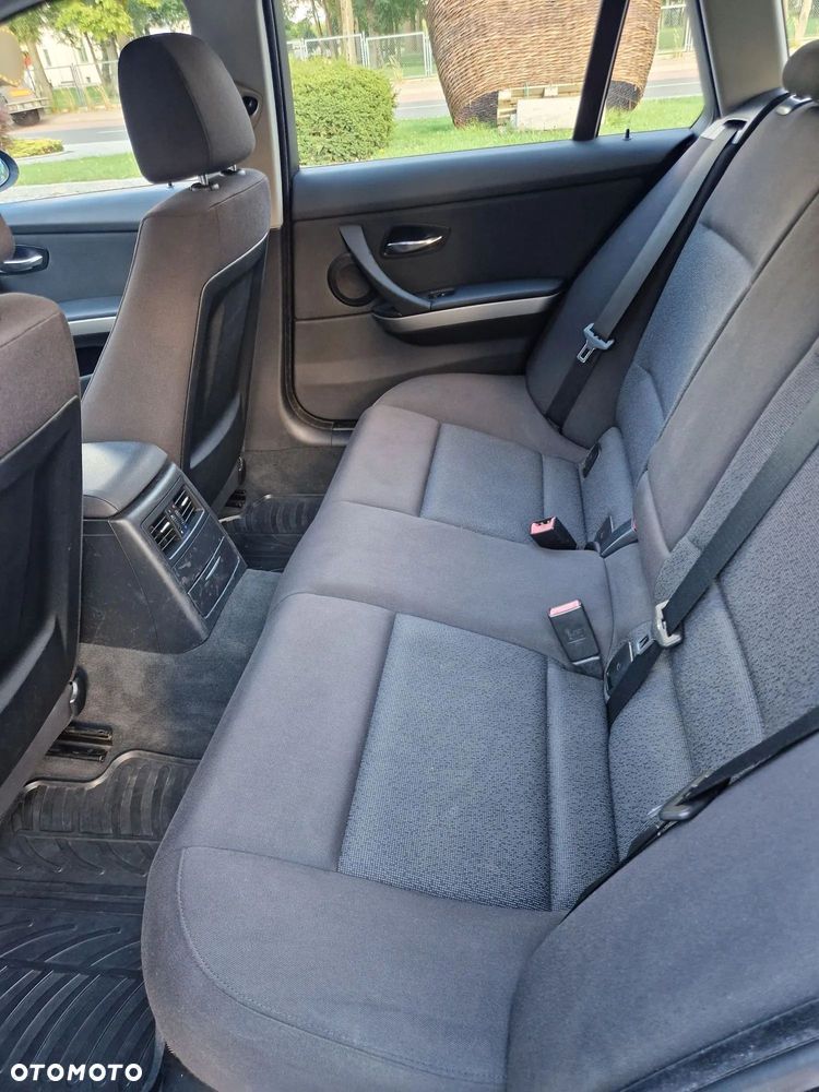 BMW Seria 3 318d - 20