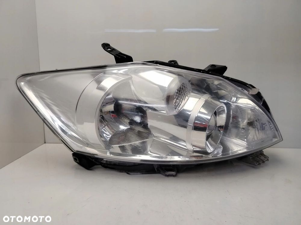 TOYOTA AURIS I LIFT 09R- REFLEKTOR LAMPA PRAWY PRZÓD PRAWA PRZEDNIA - 1