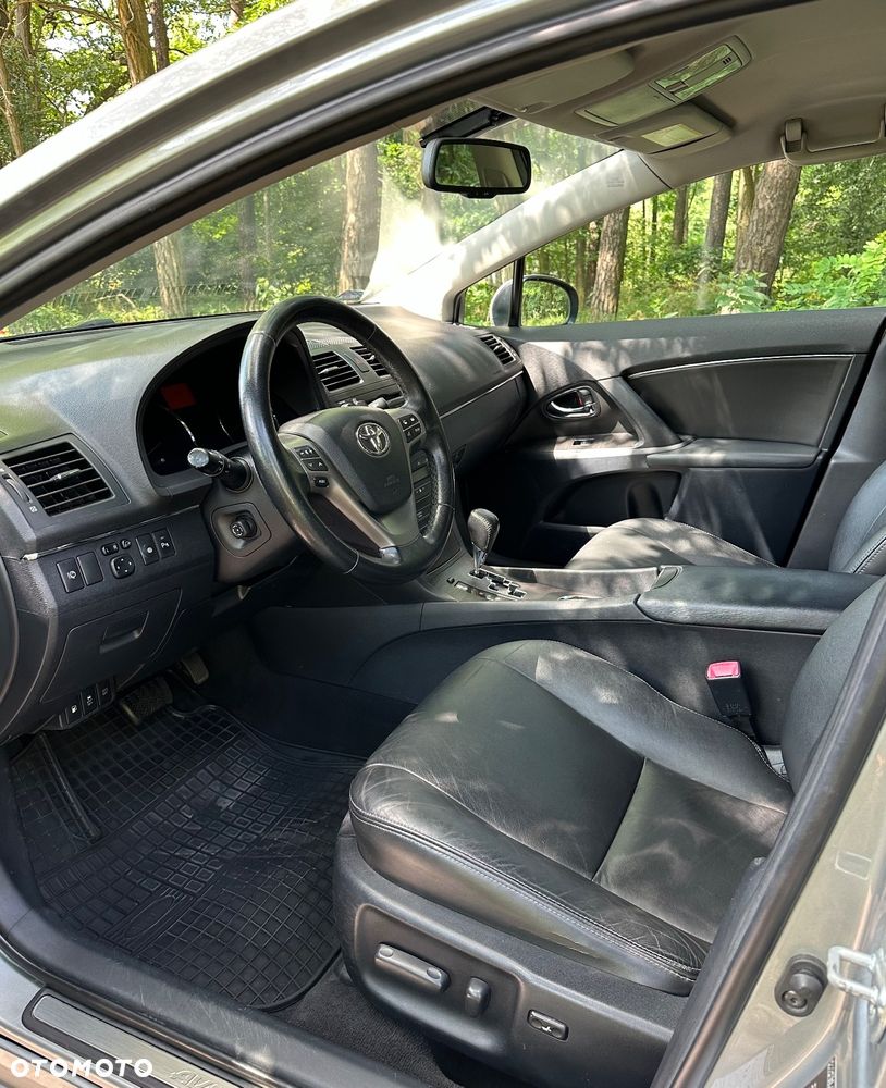 Toyota Avensis - 12