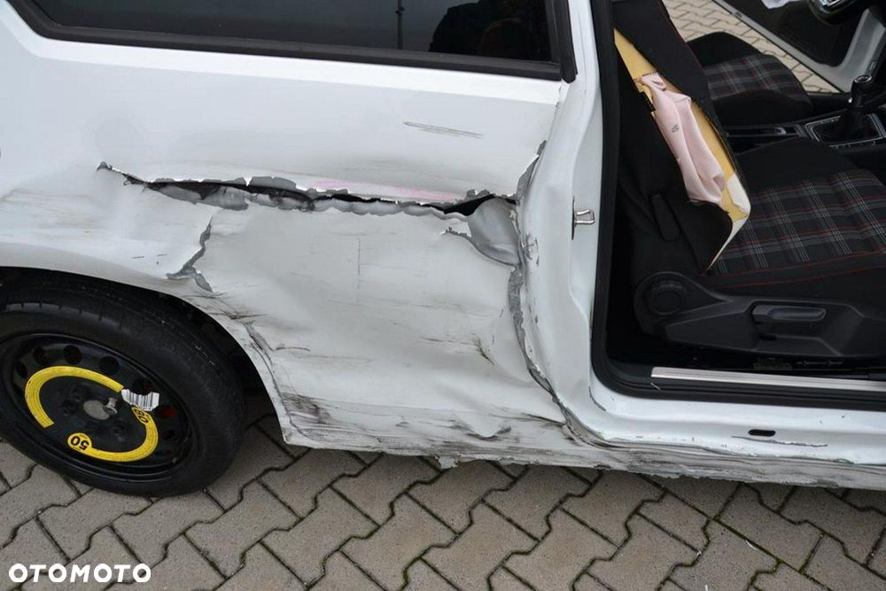 Volkswagen Golf - 11
