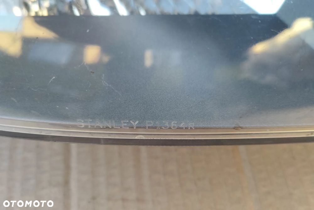 Reflektor prawy Lampa prawa Mazda 323F 2001- Ciemna EU - 2