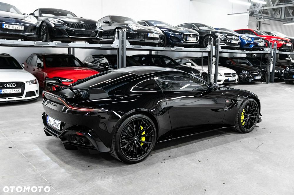 Aston Martin Vantage - 13