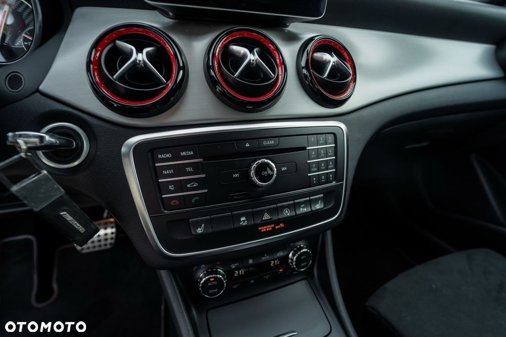 Mercedes-Benz GLA - 14