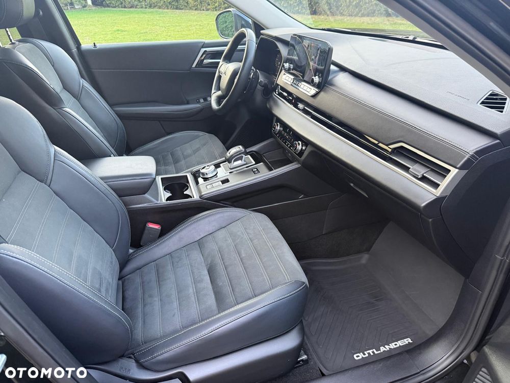 Mitsubishi Outlander - 26
