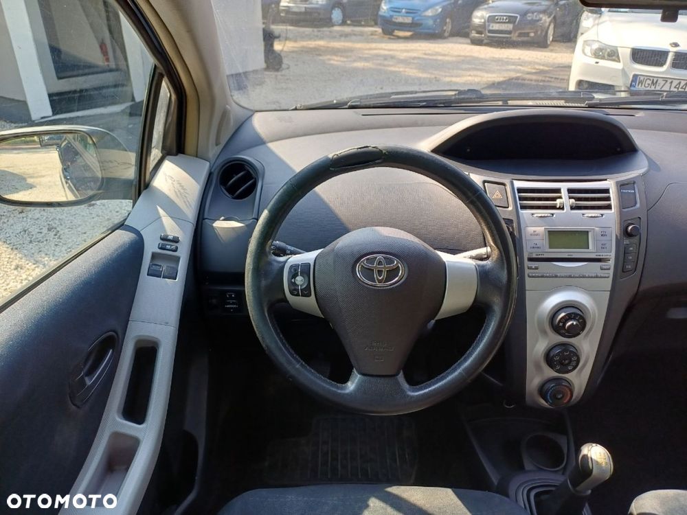 Toyota Yaris - 11