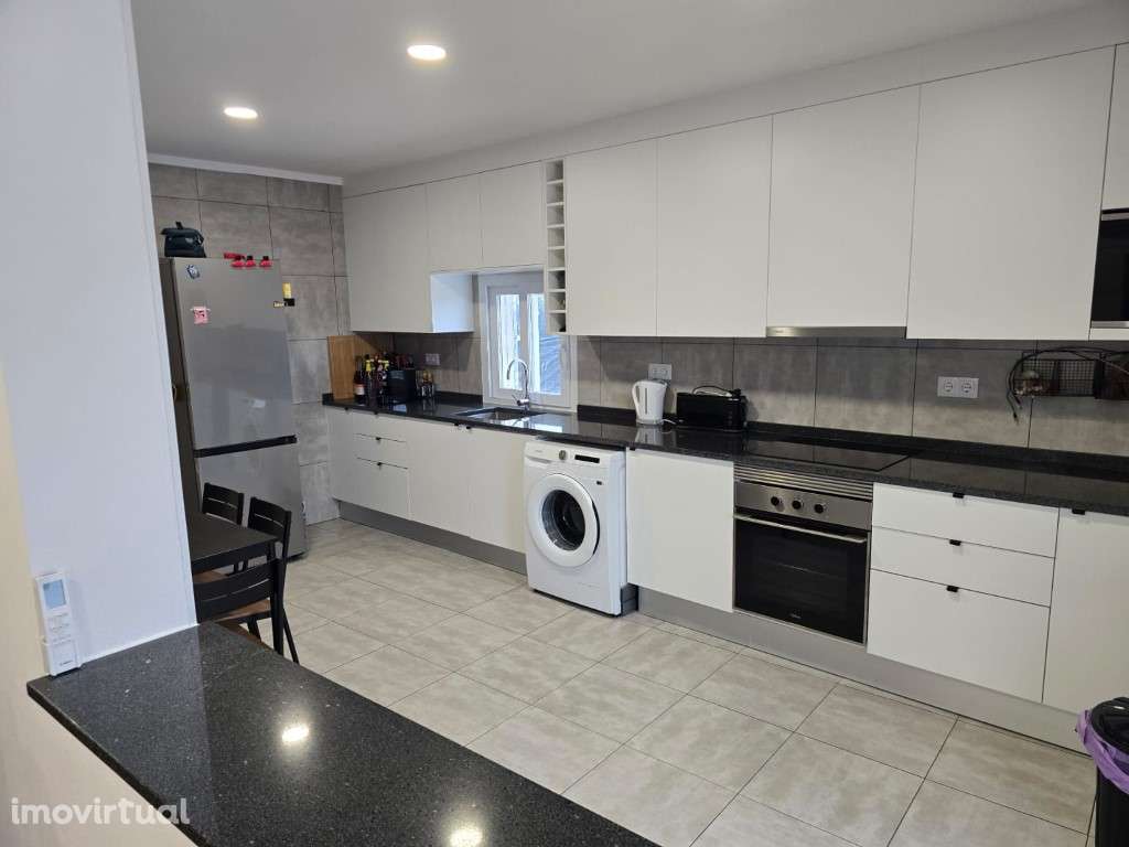 Simpática Moradia Térrea T2 com Piscina - Totalmente Remodelada - Grande imagem: 2/23