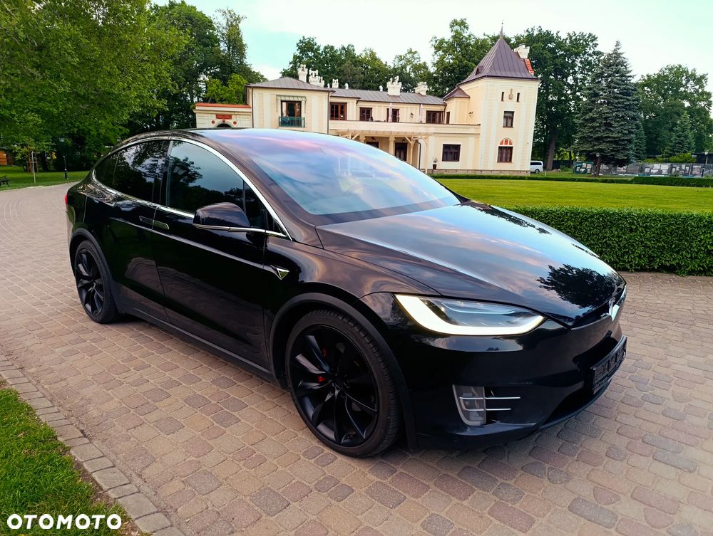Tesla Model X - 22