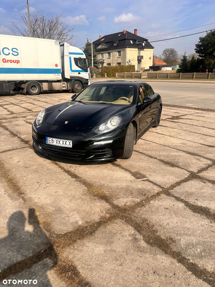 Porsche Panamera Standard - 1