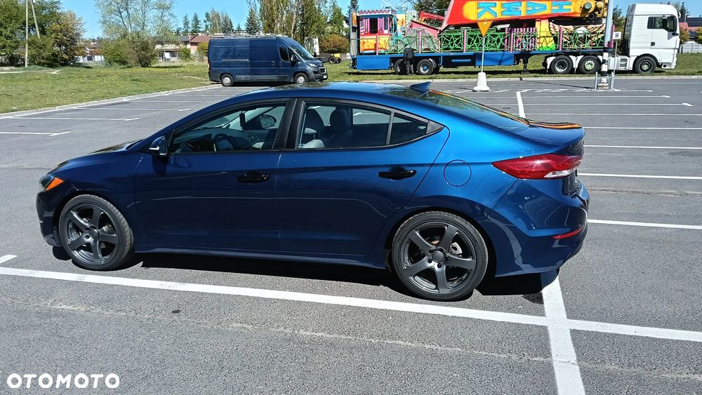 Hyundai Elantra - 3