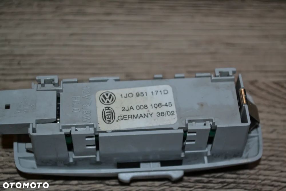VW GOLF IV BORA PASSAT B5 FL LEON LAMPKA WNĘTRZA PODSUFITKI CZUJNIK ALARMU 1J0951171D - 2