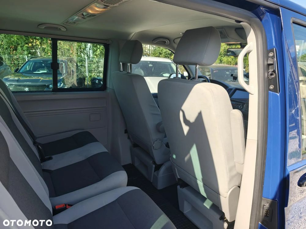 Volkswagen Caravelle - 13