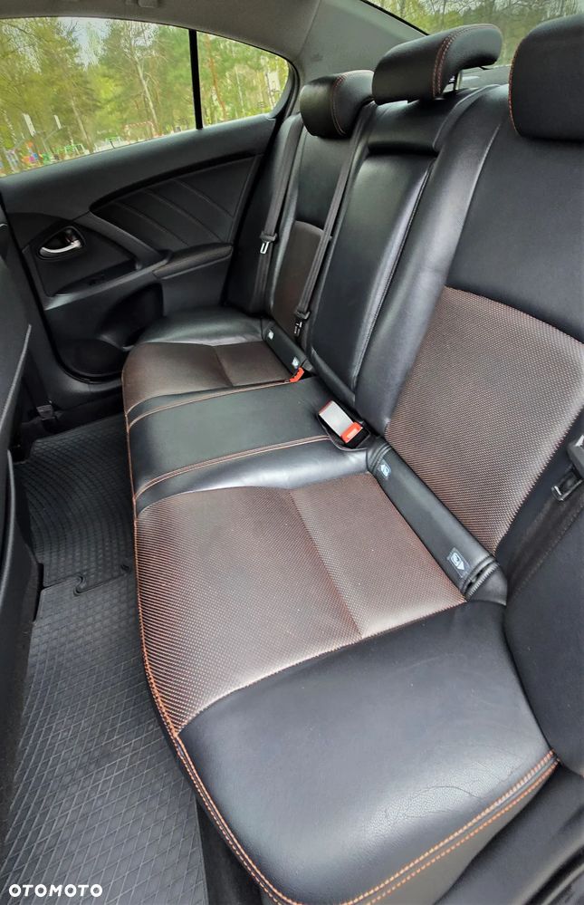 Toyota Avensis 1.8 Premium - 19