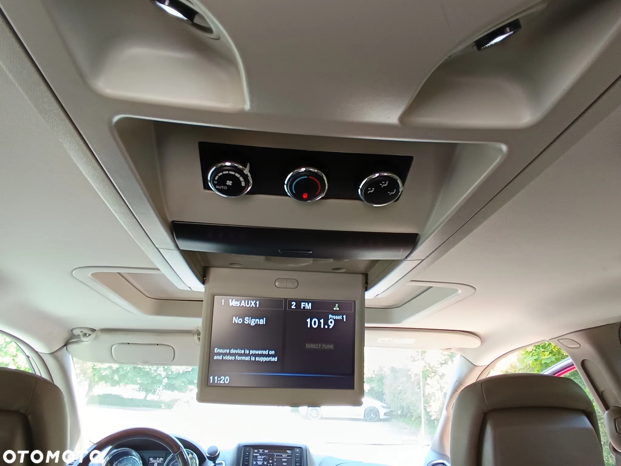 Chrysler Town & Country 3.6 Limited - 21