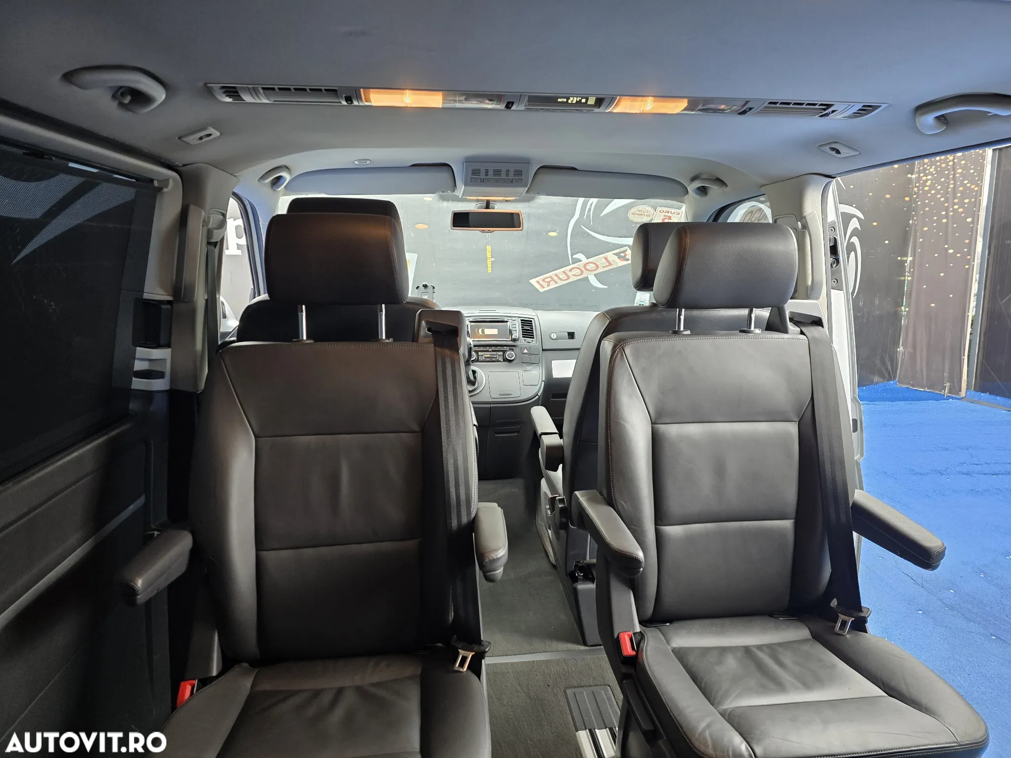 Volkswagen Caravelle - 9