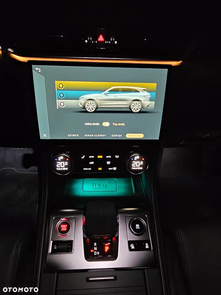 Jaguar F-Pace - 25