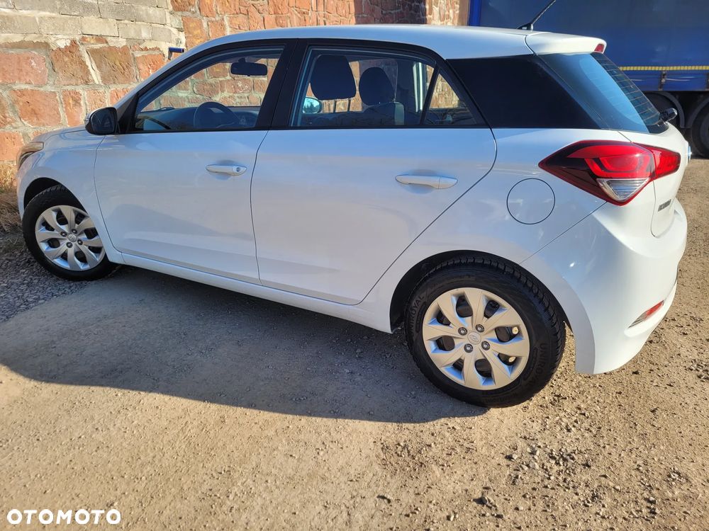 Hyundai i20 blue 1.2 Classic - 13