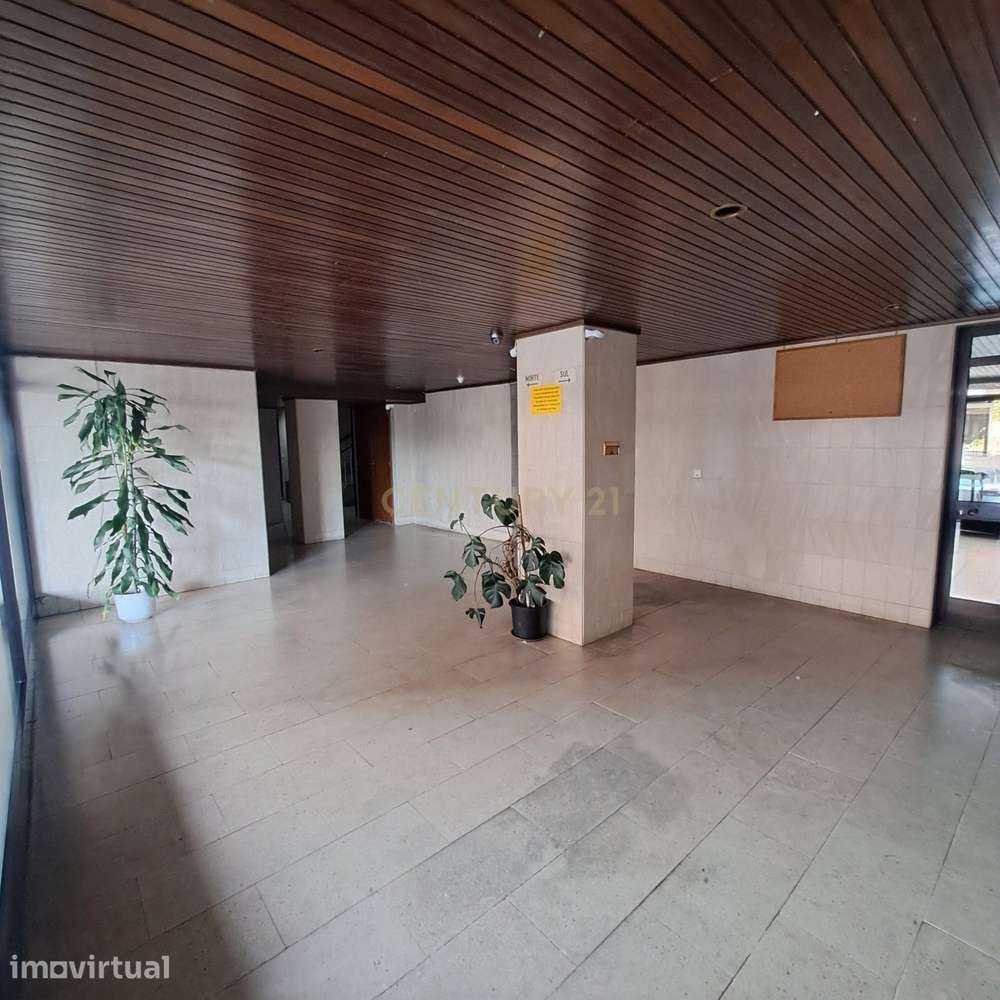 Apartamento T2 totalmente renovado - Grande imagem: 3/29