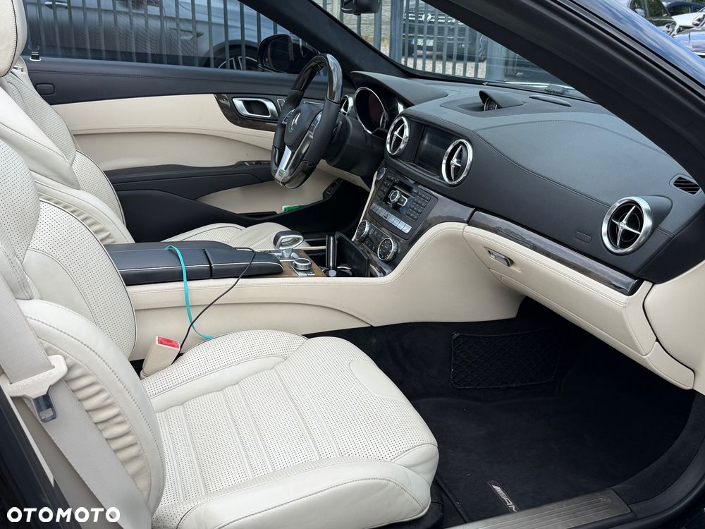 Mercedes-Benz SL 63 AMG - 26