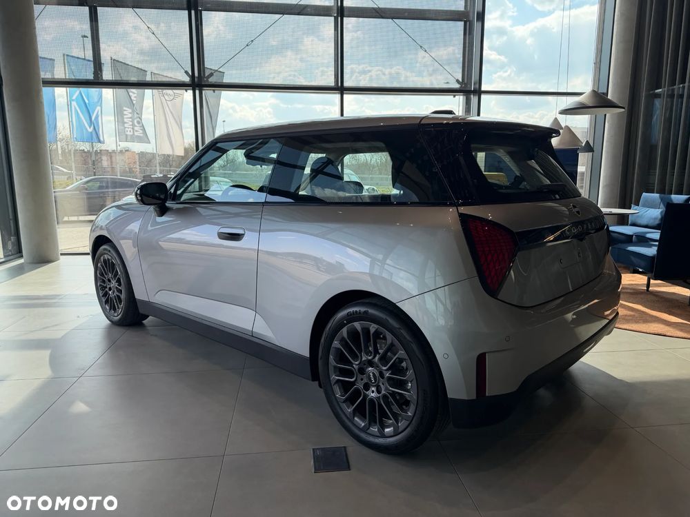 MINI Cooper SE 54.2kWh Linia Essential - 8