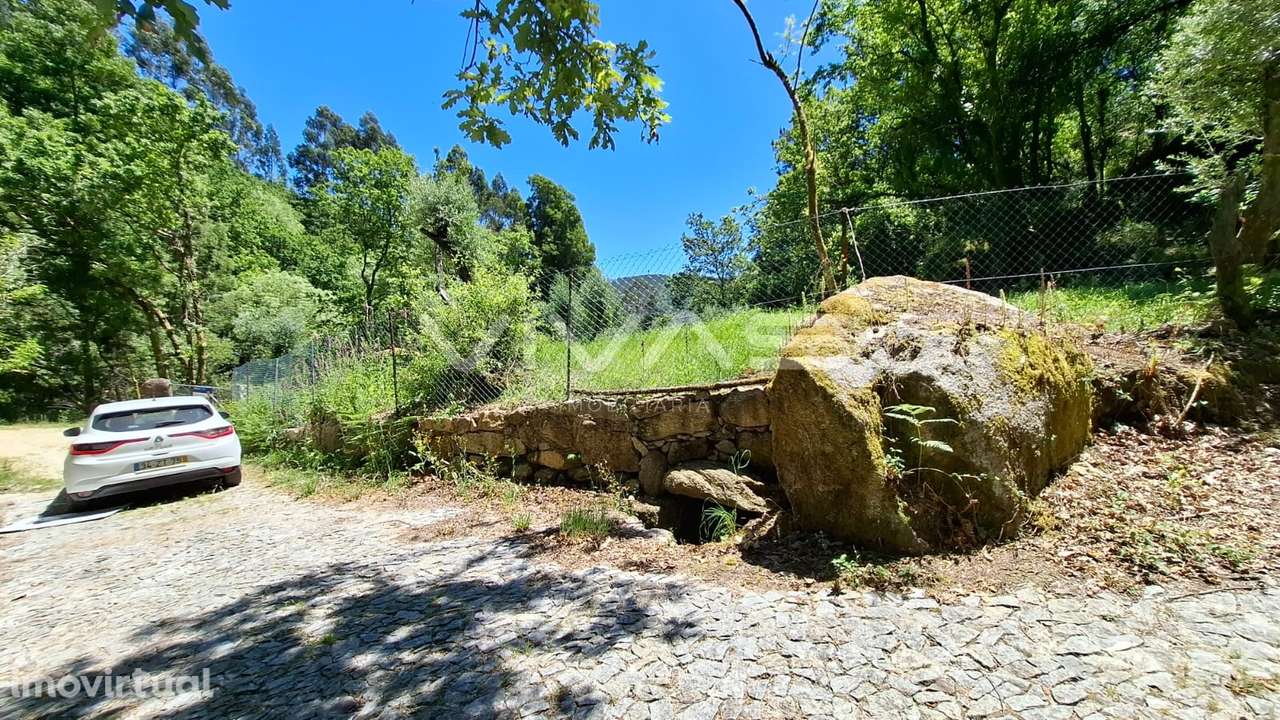 Moradia em pedra para recuperar no Parque Nacional da Peneda Gerês - Grande imagem: 3/37