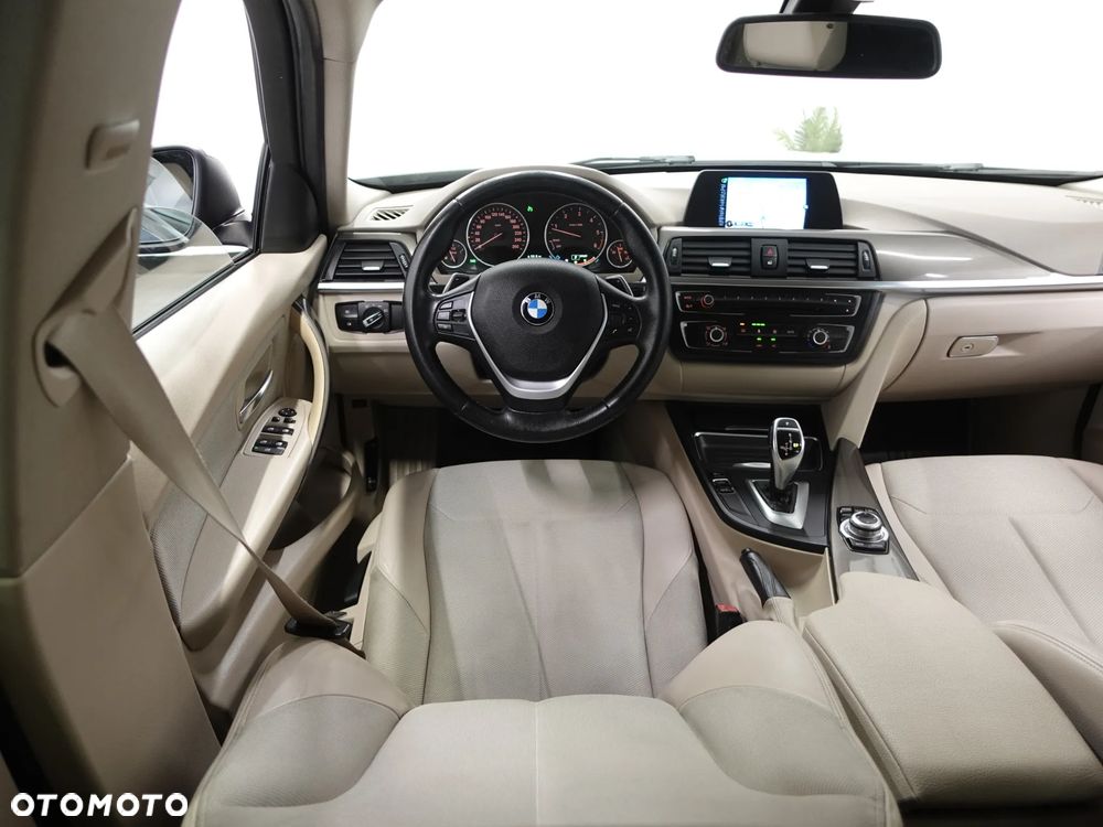 BMW Seria 3 320d xDrive Modern Line - 28