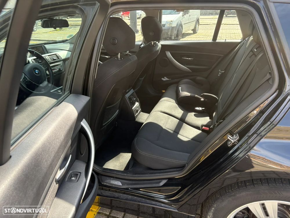 BMW 318 d Line Sport - 12